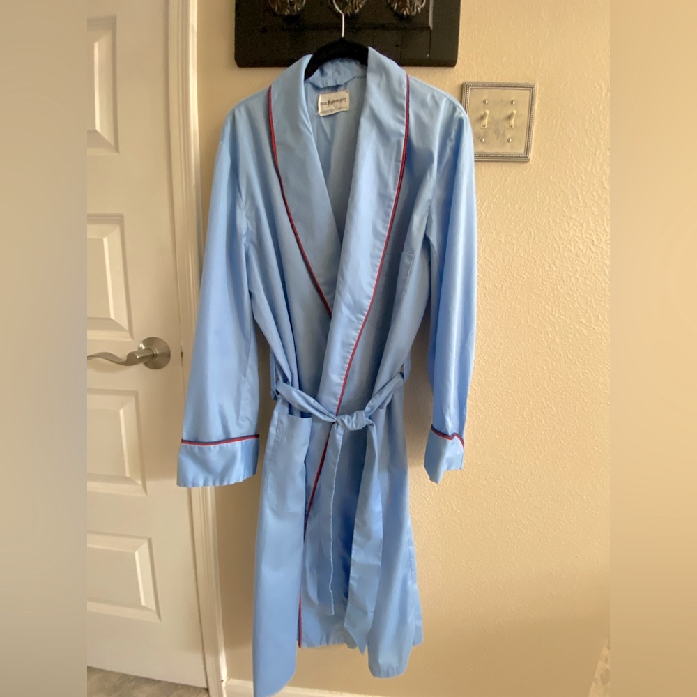 Vintage baby blue robe in excellent condition. Tie belt included.